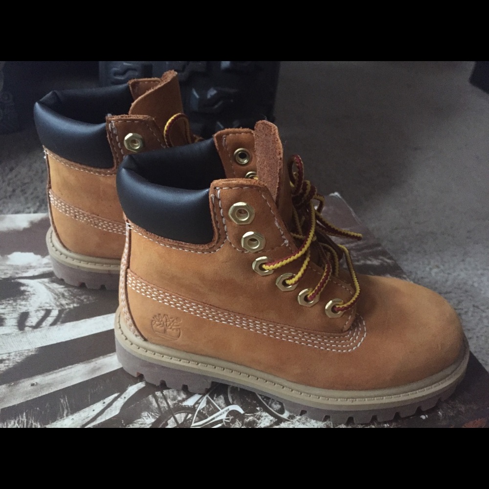 🦋TIMBERLAND BOOTS :) SIZE 10 TODDLER🦋